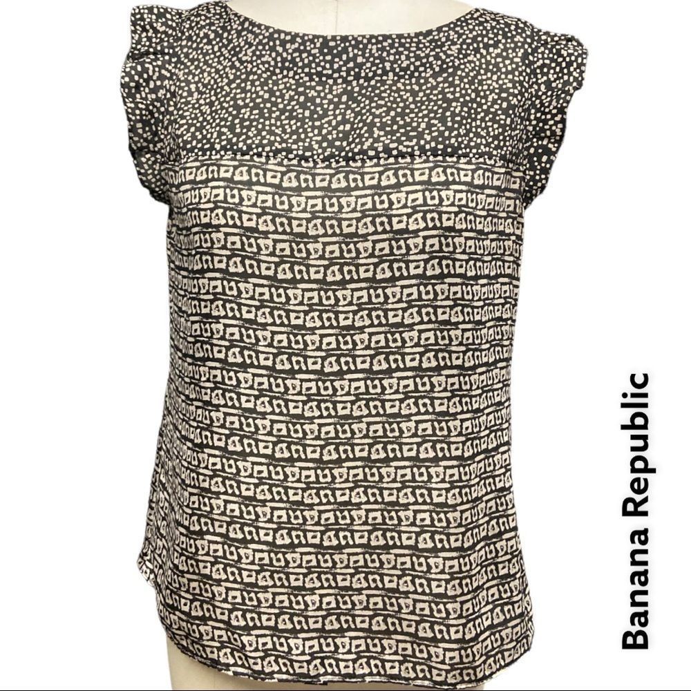 BANANA REPUBLIC petite flutter sleeve geometric print black tan blouse + size PS